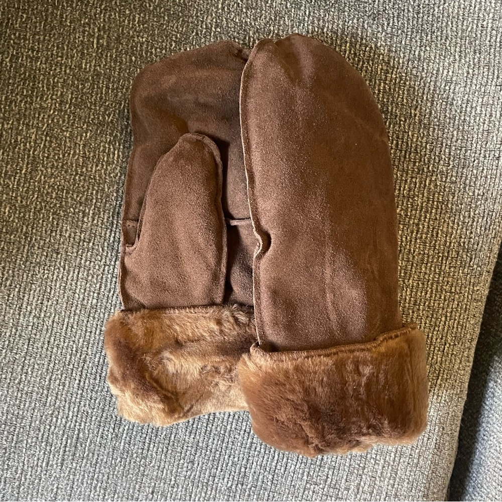 Brookstone Chill Busters Mittens - Leather and Fur, Never used NWT